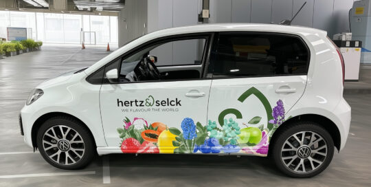 VW up! hertz&selck Beschriftung - Seitenansicht